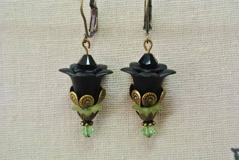 1 Paar Ohrringe "Schwarze Tulpe" von Beaditcologne