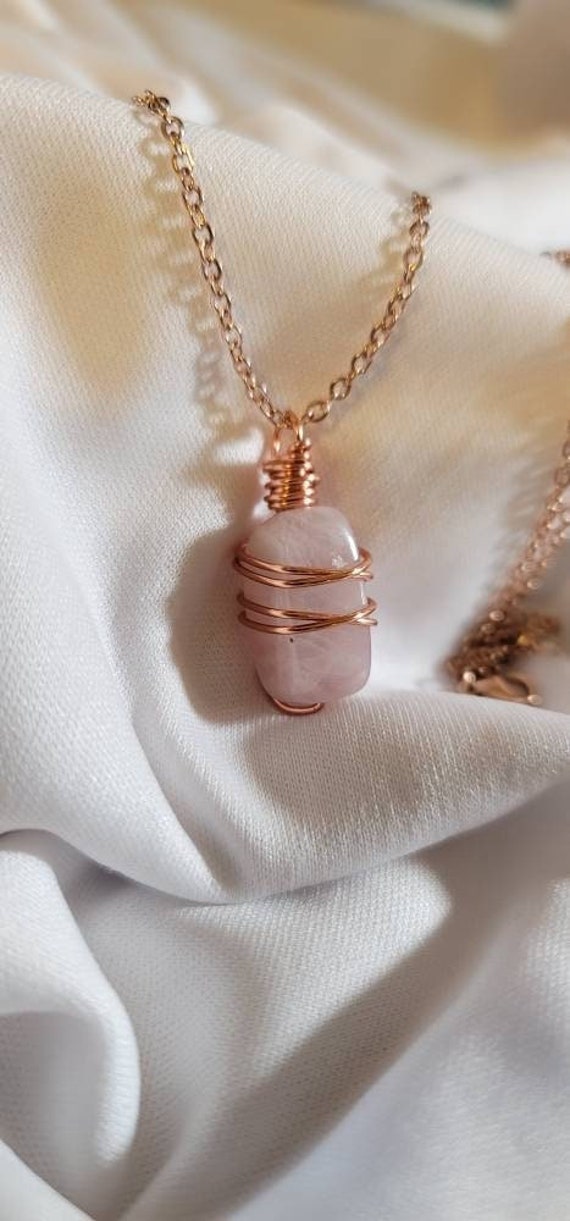 Clearance Rosenquarz Anhänger Halskette, Kristall Draht Gewickelt Heilender Kristall, Chakra Kristalle Clearance Rosenquarz Anhänger Halskette, Kristall Draht Gewickelt Heilender Kristall, Chakra Kristalle von Beaditwearitloveit