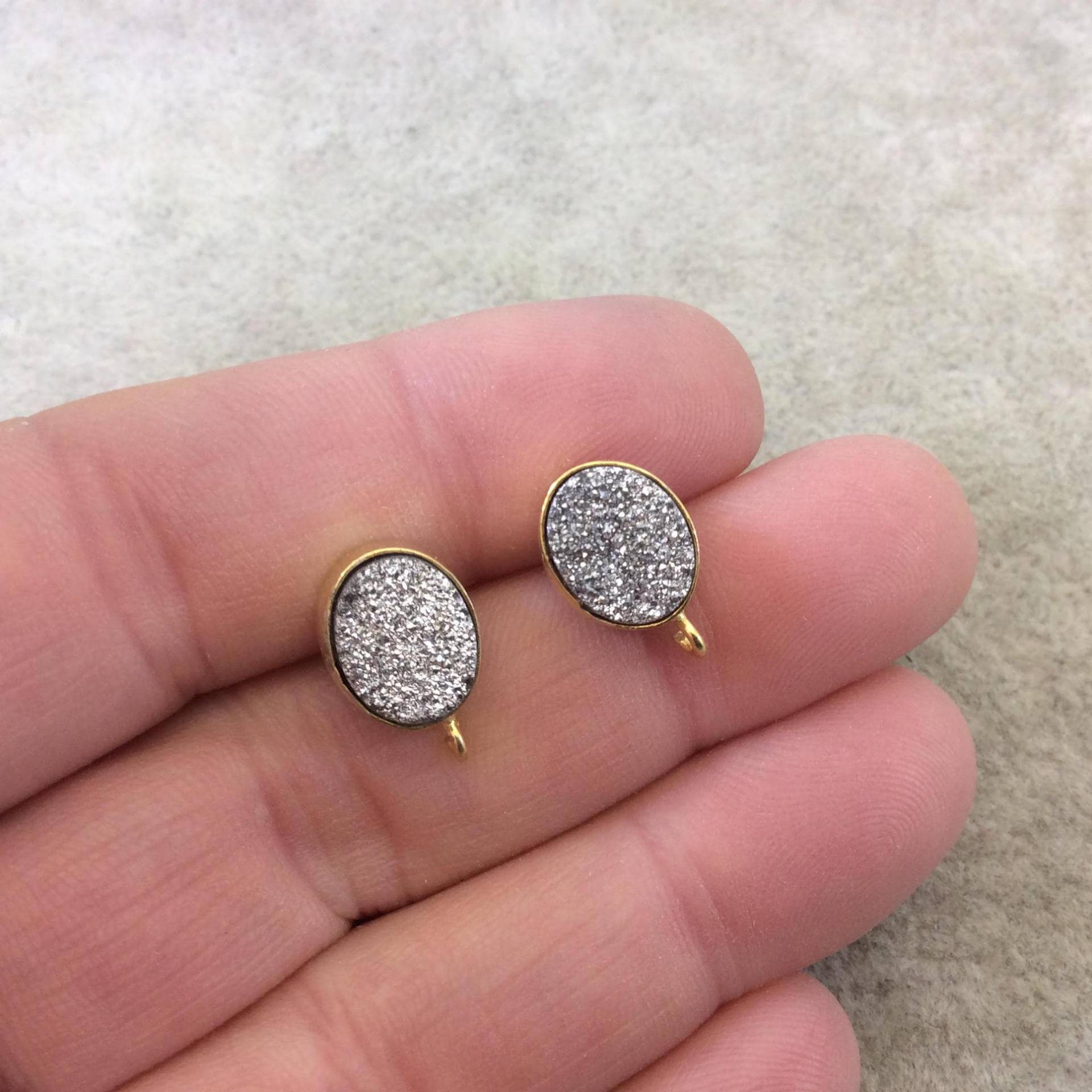 Silber Druzy Ohrstecker Vergoldete Ovale Ohrstecker | 8 Mm X 10 Mm Silber Druzy Ohrstecker Vergoldete Ovale Ohrstecker | 8 Mm X 10 Mm von Beadlanta
