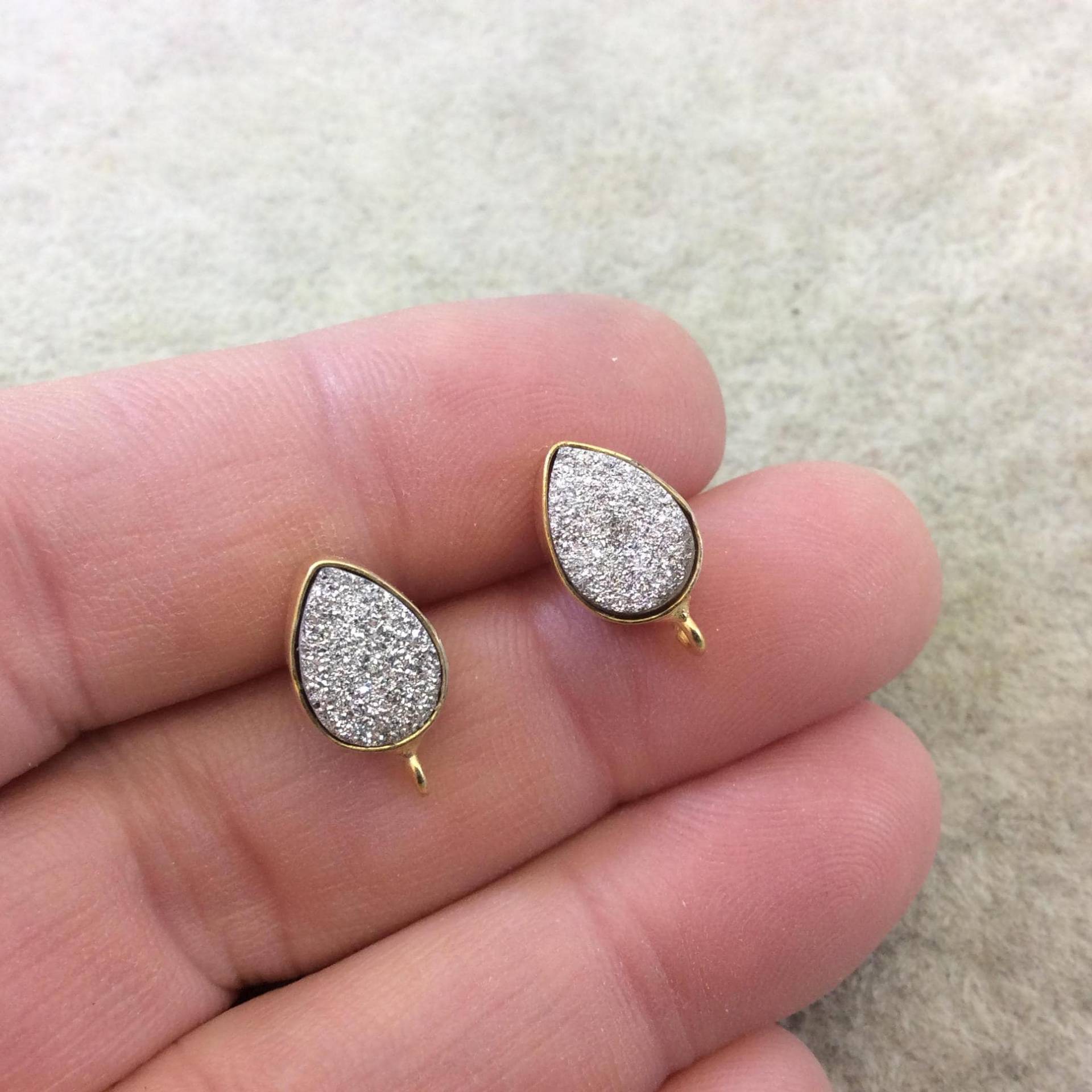Silber Druzy Teardrop Ohrringe Vergoldete Ohrstecker | 8 Mm X 10 Mm Silber Druzy Teardrop Ohrringe Vergoldete Ohrstecker | 8 Mm X 10 Mm von Beadlanta