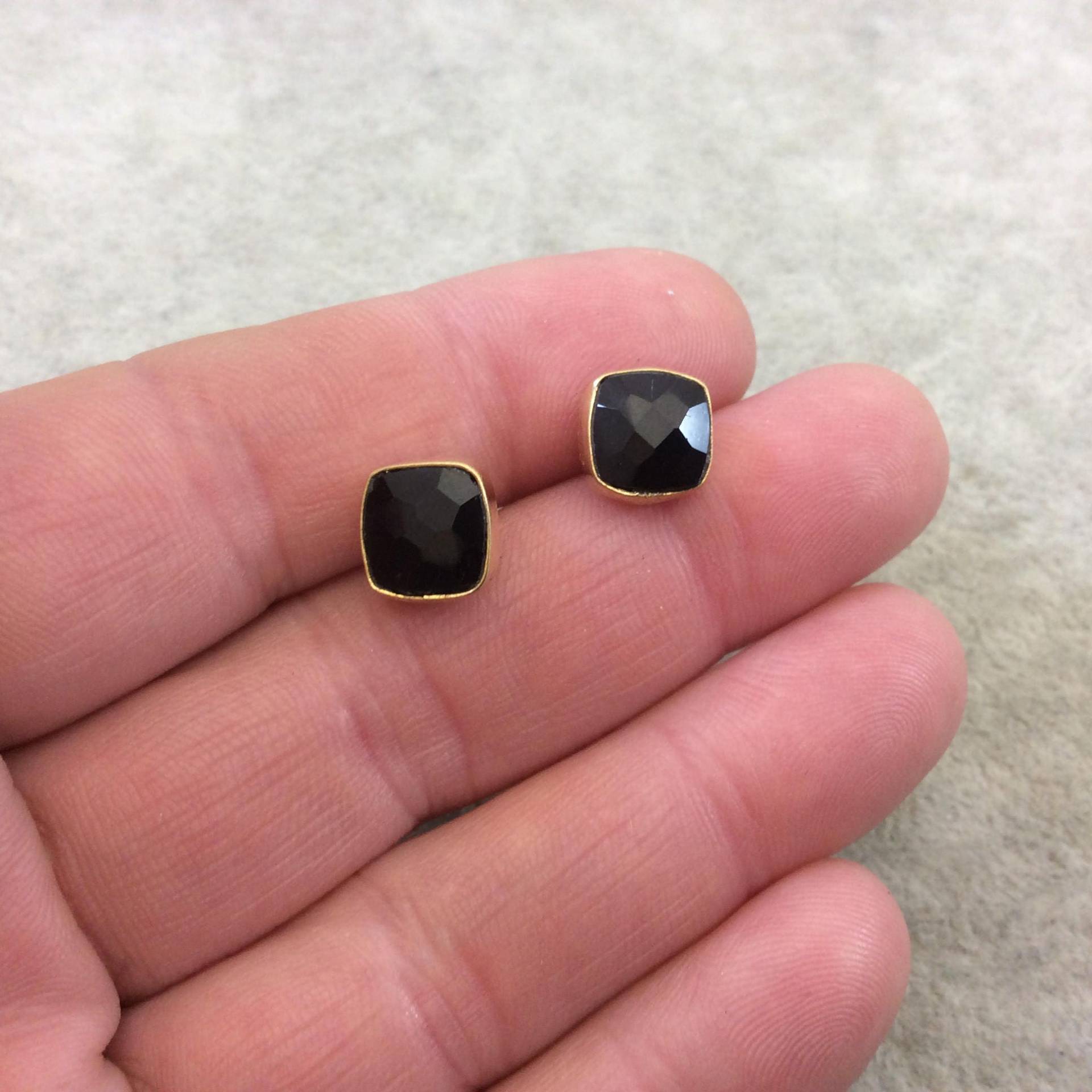 Schwarzer Onyx Ohrstecker Gold, Überzogen, 8 Mm Schwarzer Onyx Ohrstecker Gold, Überzogen, 8 Mm von Beadlanta