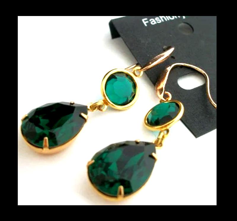 Designer Handmade Swarovski Channel Smaragd Tropfen Ohrringe 18x13 von BeadsAloft
