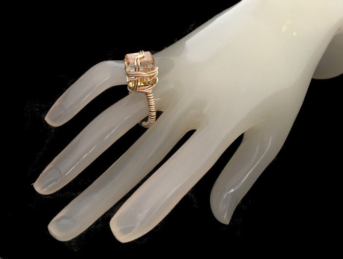 Olivenernte Draht Wickeln Vintage Swarovski Crystal Cupe Stament Ring von BeadsAloft