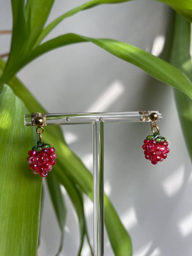 Handmade Raspberry Earrings, Made With Miyuki Glass Beads - 24K Gold Plated Or Sterling Silver von BeadsAndBerriesShop