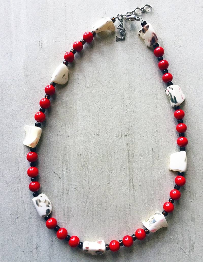 Red Corared Coral Rounds, Shell Nuggets Mit Und Brown Matrix, Seed Perlen Einem Sterling Silver Mermaid Dangle Bei Clasp Red Corared Coral Rounds, Shell Nuggets Mit Und Brown Matrix, Seed Perlen Einem Sterling Silver Mermaid Dangle Bei Clasp von BeadsByBurch
