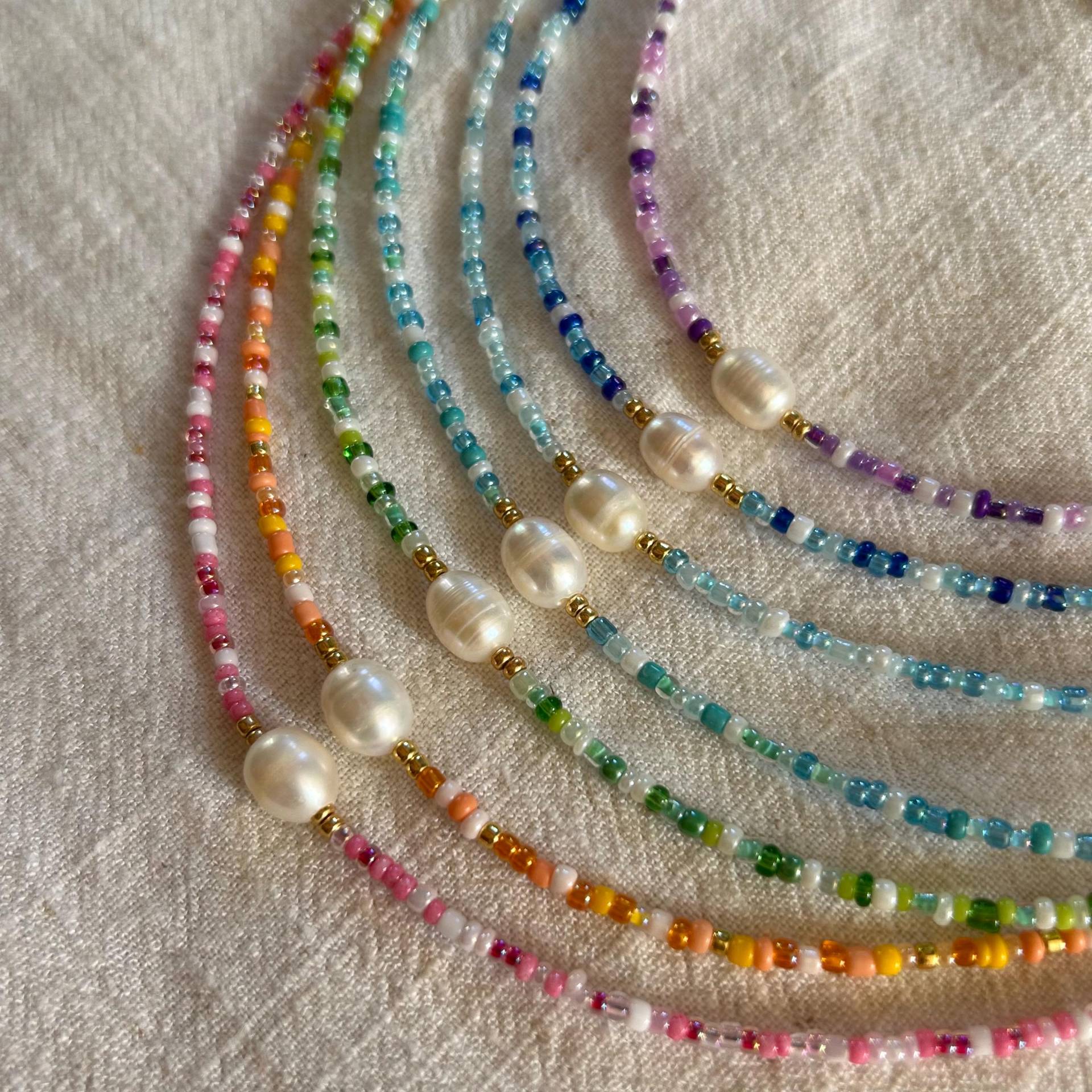 Rocailles Perlen Und Süßwasserperlen Halskette - Bunter Sommer Schmuck Handgemachte Perlenschmuck 2 Mm Personalisiert Geschenk Für Sie von BeadsBySofiaCH