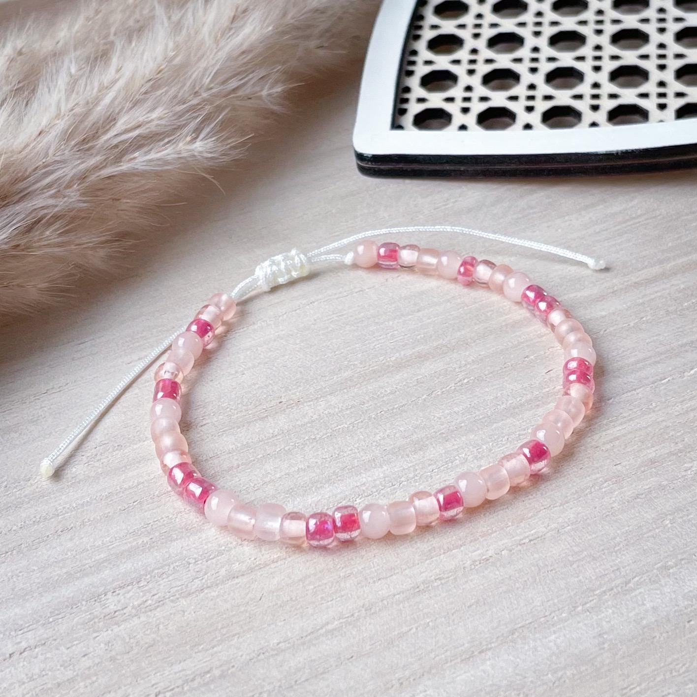 Perlenarmband Rosa Filigranes Armband Mit Rocailles Perlen Und Makramee Schiebe Verschluss von BeadsByTasja