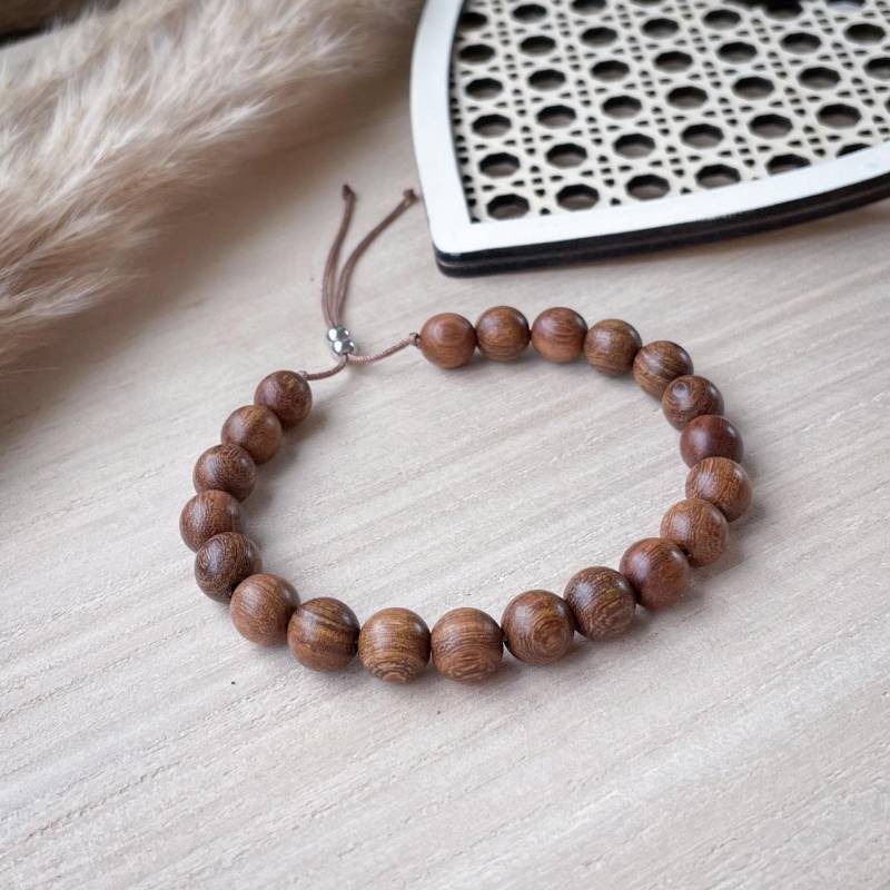 Sandelholz Perlenarmband | Unisex Wunderschönes Armband Mit Holzperlen Für Männer Und Frauen von BeadsByTasja