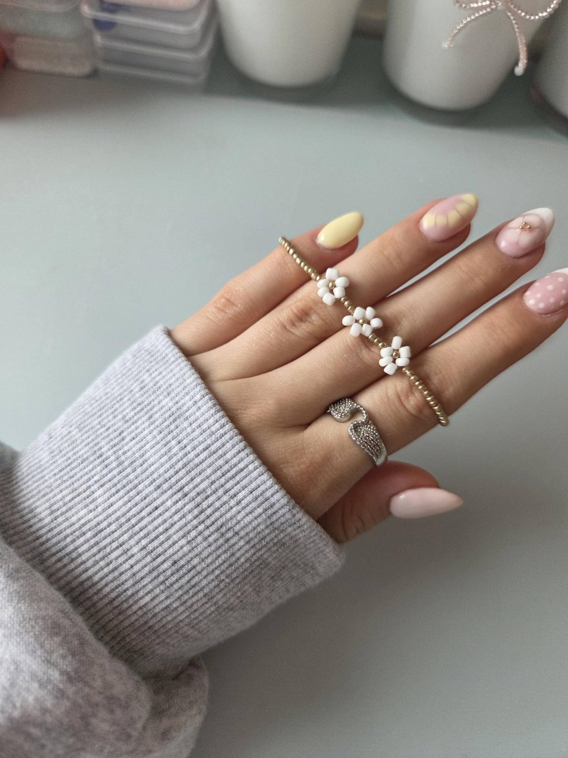 Perlenarmband Mit Blumen von BeadsByToffi