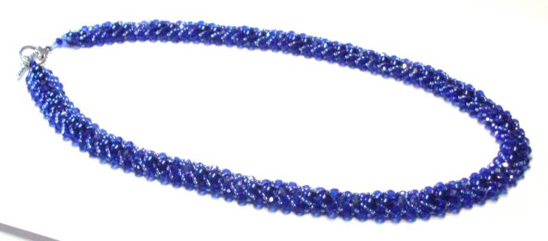 Handgemachte Perlenkette in Kräftigem Blau von BeadsFromHaven