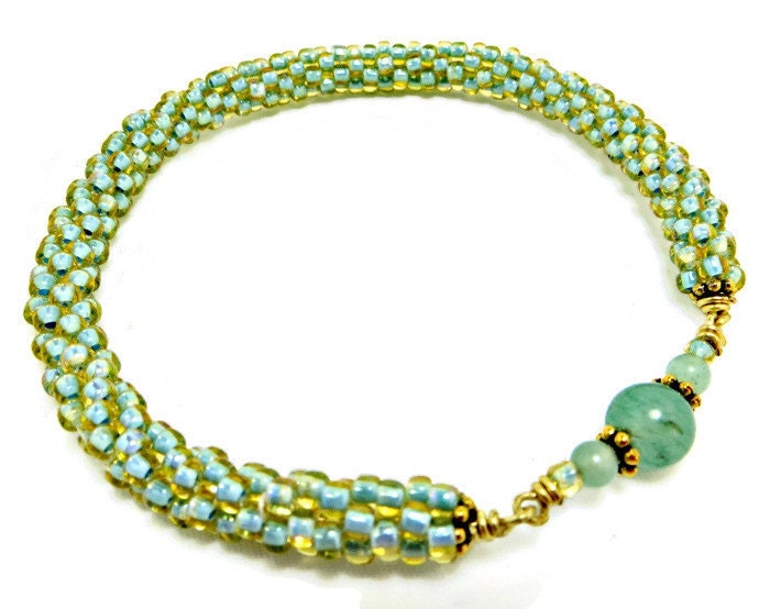 Aventurin & Grün Glas Armreif Aventurin & Grün Glas Armreif von BeadsGalore2
