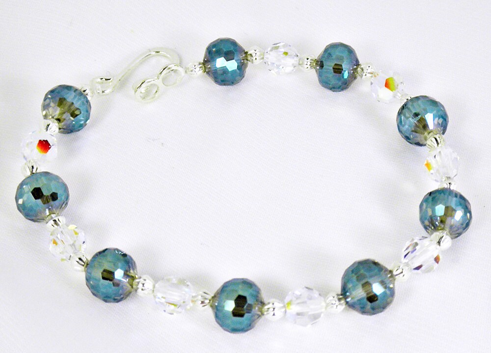 Blau Facettierte Blaue Glasperle Und Swarovski Kristall Armband Blau Facettierte Blaue Glasperle Und Swarovski Kristall Armband von BeadsGalore2