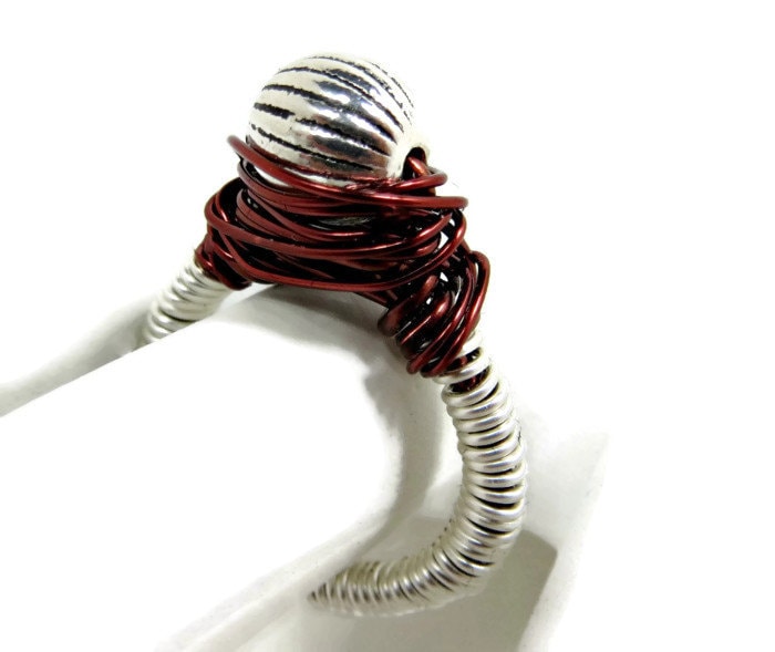 Braun Und Silber Draht Gewickelt Ring Mit Geflötet Focal Perle Braun Und Silber Draht Gewickelt Ring Mit Geflötet Focal Perle von BeadsGalore2