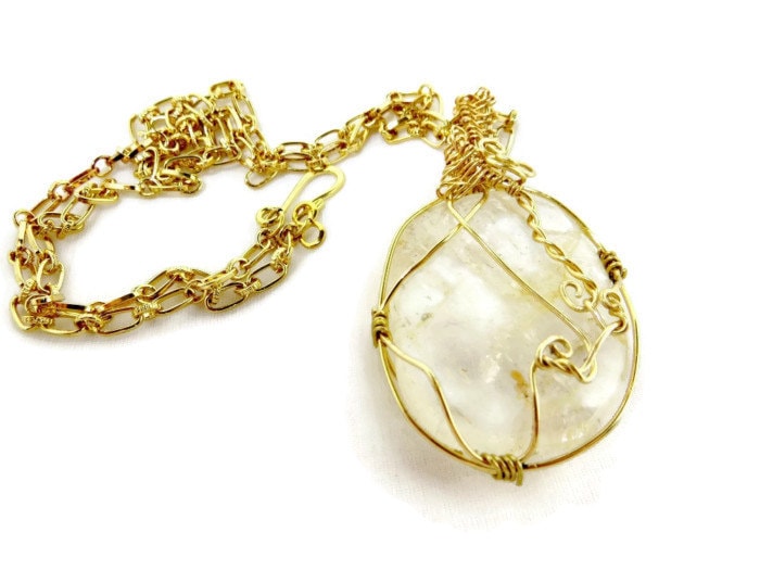 Gold Drahtgewickelter Quarz Anhänger & Goldkette, 10. Jahrestag Stein Halskette Gold Drahtgewickelter Quarz Anhänger & Goldkette, 10. Jahrestag Stein Halskette von BeadsGalore2