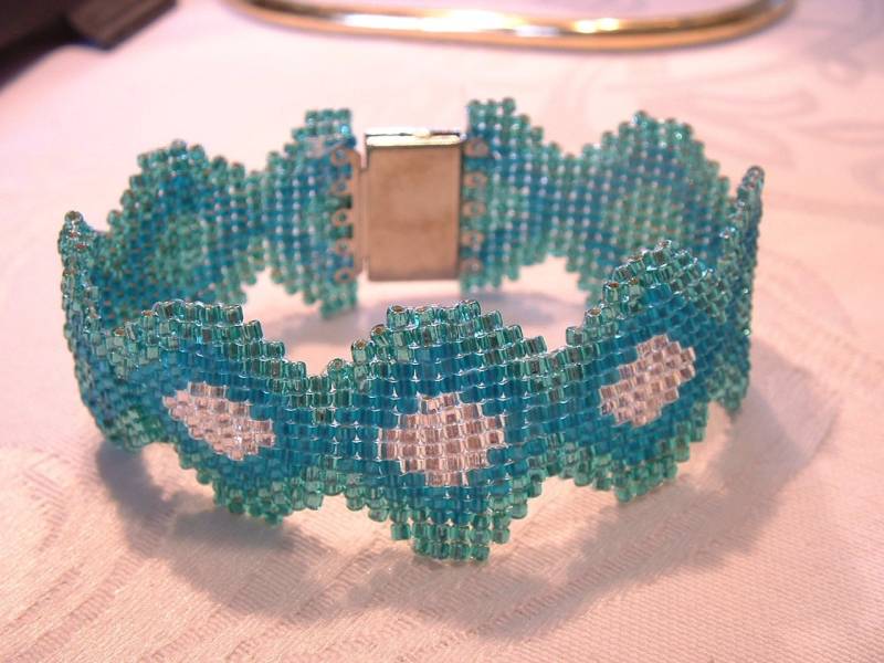 Glitzerndes Grün Blaues Ziegelstein Armband Glitzerndes Grün Blaues Ziegelstein Armband von BeadsHead
