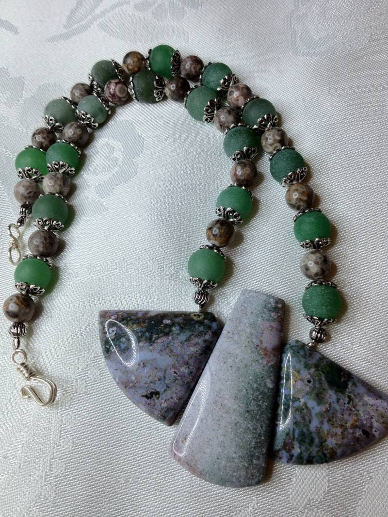 Jasper Graue Und Weiße Halskette Mit 3 Teilen Anhänger von BeadsHead