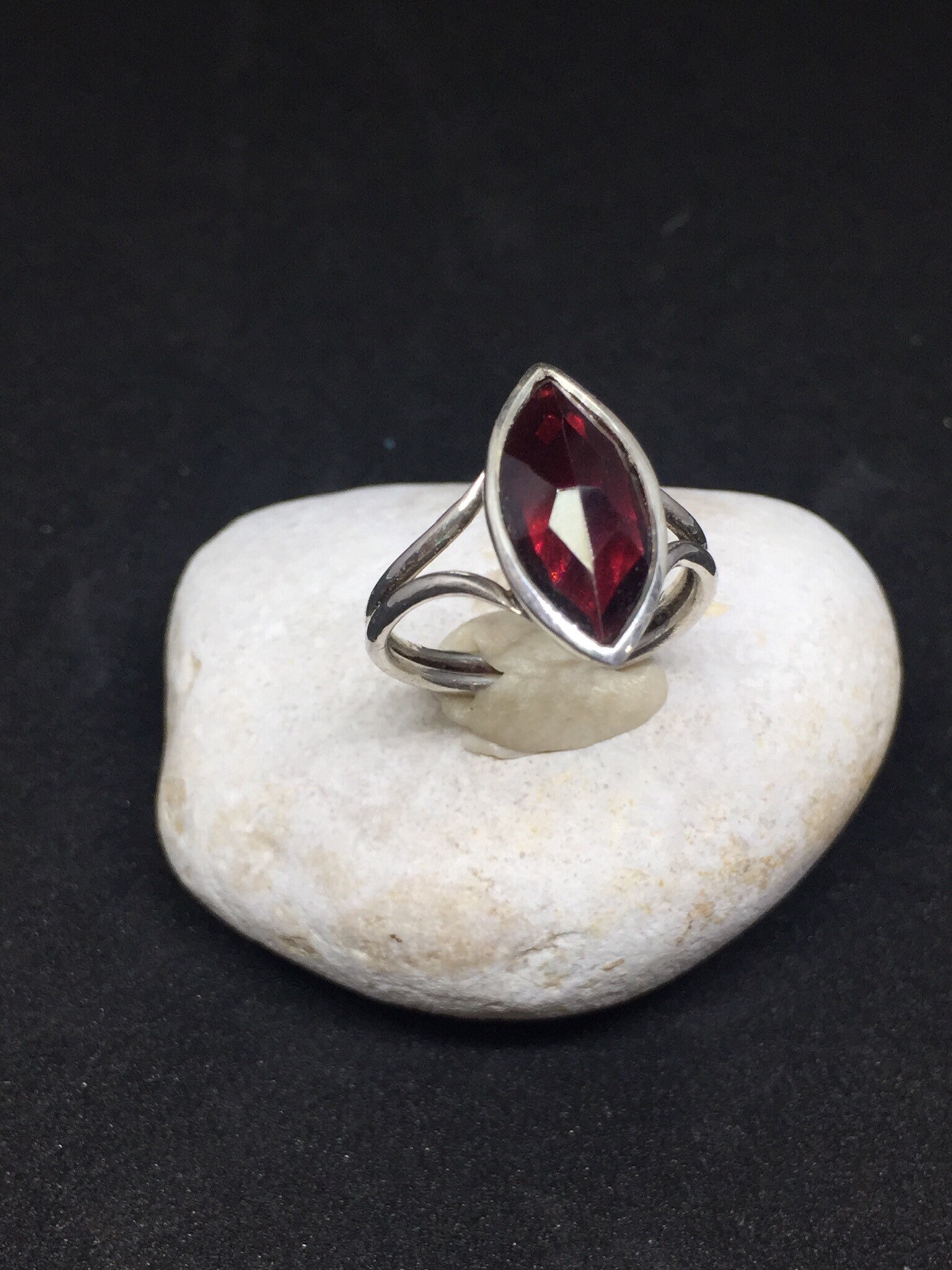 Markise Granatringringes-Wunderbar Als Geschenk An Ihren Liebsten Markise Granatringringes-Wunderbar Als Geschenk An Ihren Liebsten von BeadsHead