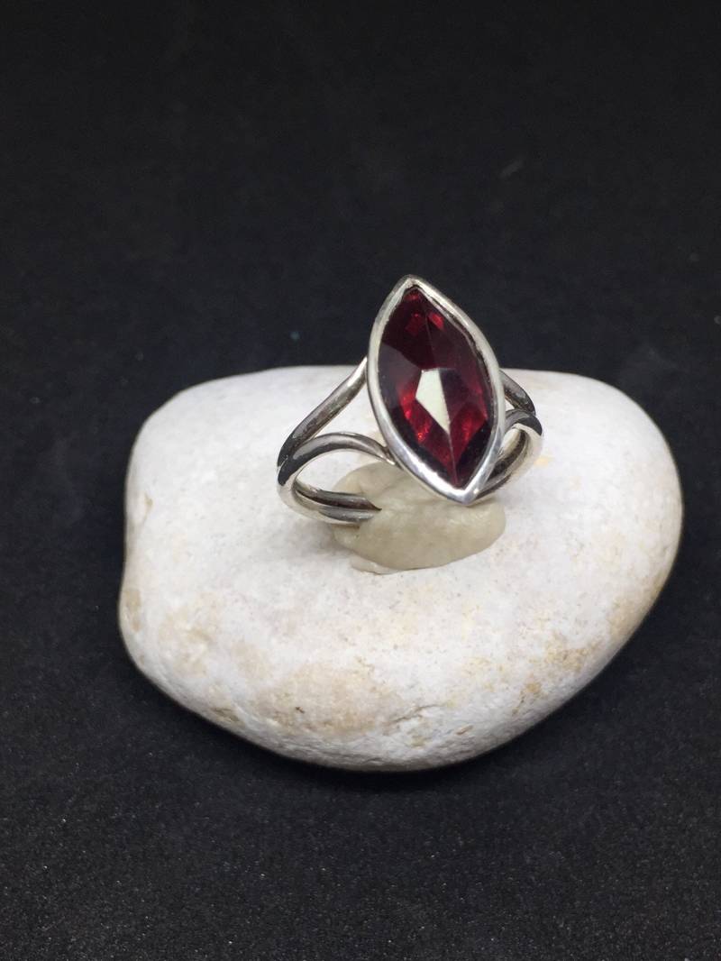 Markise Granatringringes-Wunderbar Als Geschenk An Ihren Liebsten Markise Granatringringes-Wunderbar Als Geschenk An Ihren Liebsten von BeadsHead