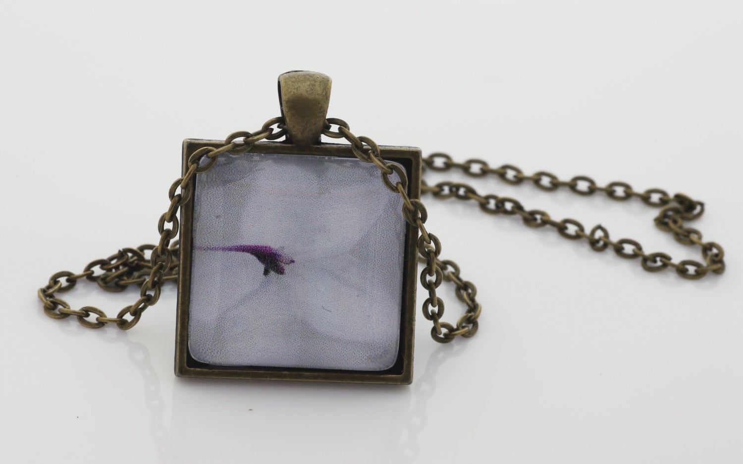 Abstrakte Fotografie Schmuck, Weiße Blumenhalskette, Jahrgang Bronze von BeadsMe