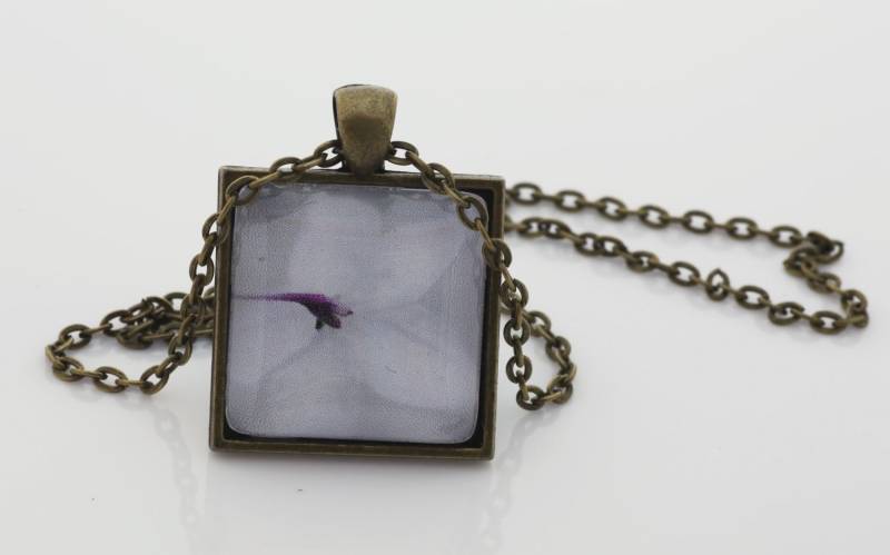 Abstrakte Fotografie Schmuck, Weiße Blumenhalskette, Jahrgang Bronze von BeadsMe