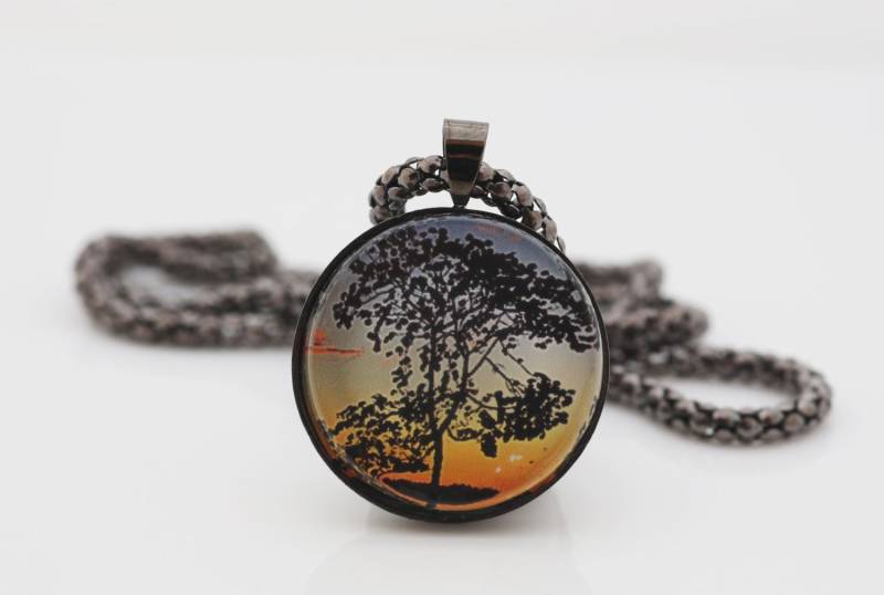 Baum Halskette, Rotguss Schwarz, Fine Art Print, Foto-Schmuck, Sonnenuntergang von BeadsMe