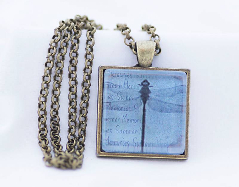 Blasse Blaue Libelle Halskette, Vintage Bronze Schmuck Anhänger, Digitale Kunst-Bild von BeadsMe