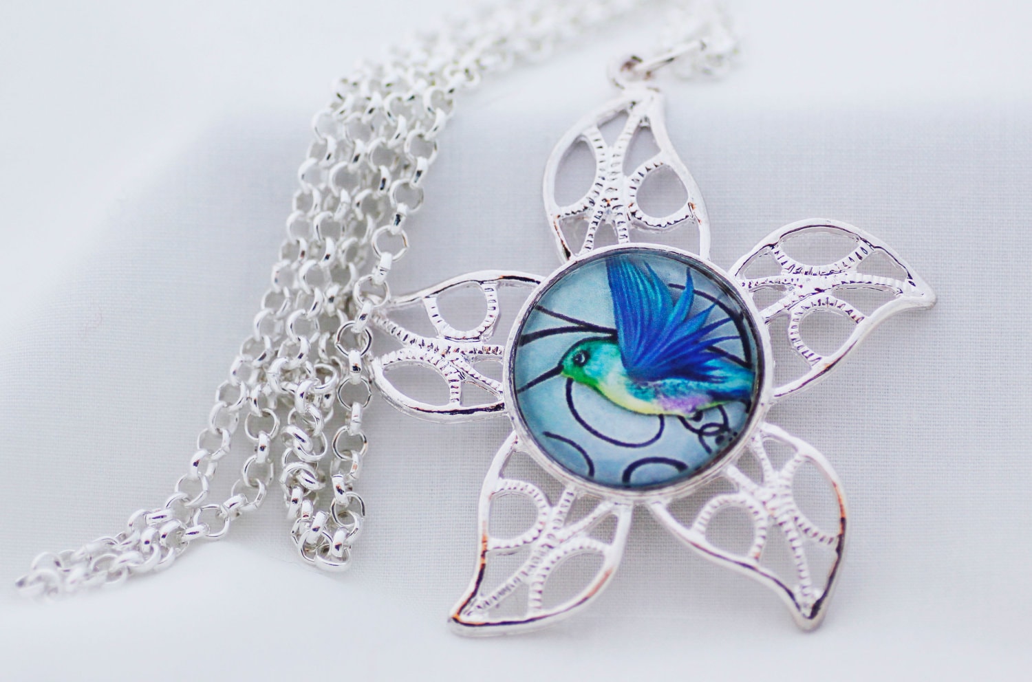 Blauer Vogel Halskette, Glänzend Silber, Fotografie, Digitale Kunst Bild Schmuck von BeadsMe