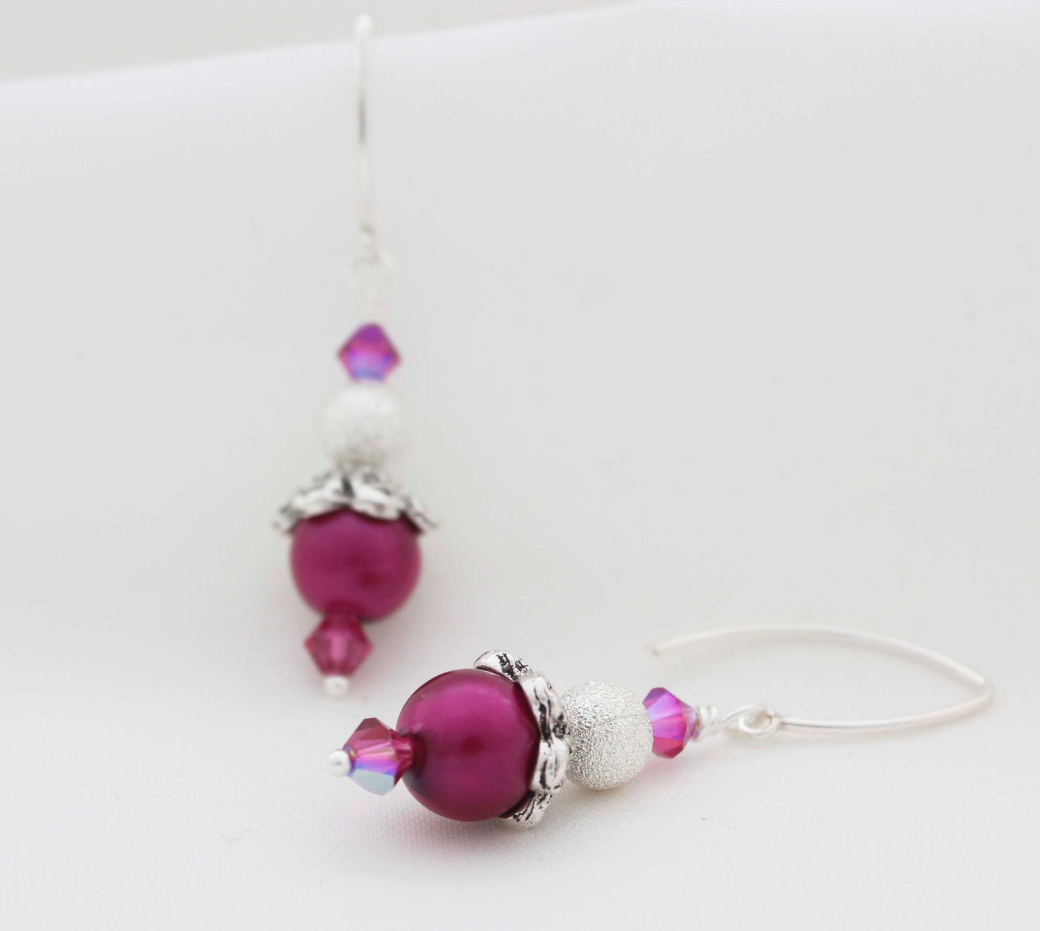 Bordeaux Glas Festlichen Ohrringe Mit Funkelnden Burgund Swarovski Kristall Und Silber Perle von BeadsMe