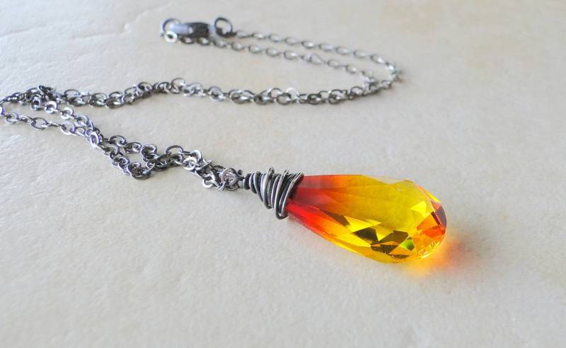 Feuer Opal Swarovski Kristall Briolette, Draht Eingewickelt Halskette, Auf Eine Kette Aus Sterlingsilber | 427 von BeadsMe