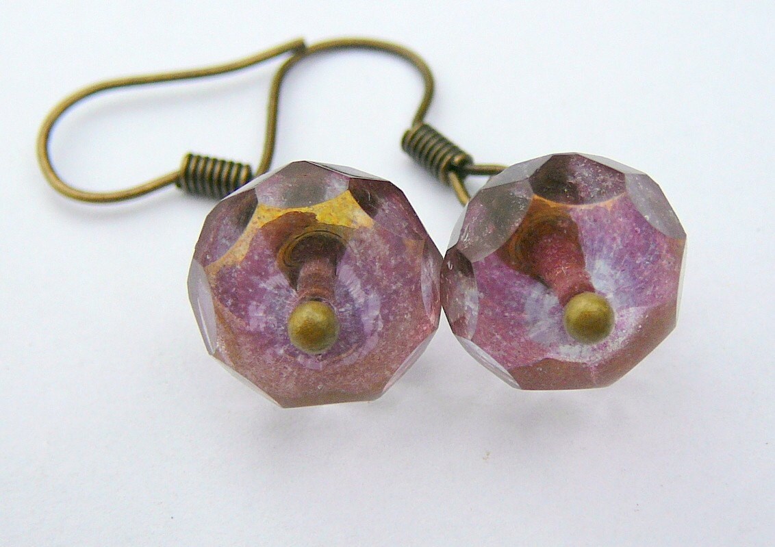 Funkelnde Pinky Lila Messingohrringe von BeadsMe