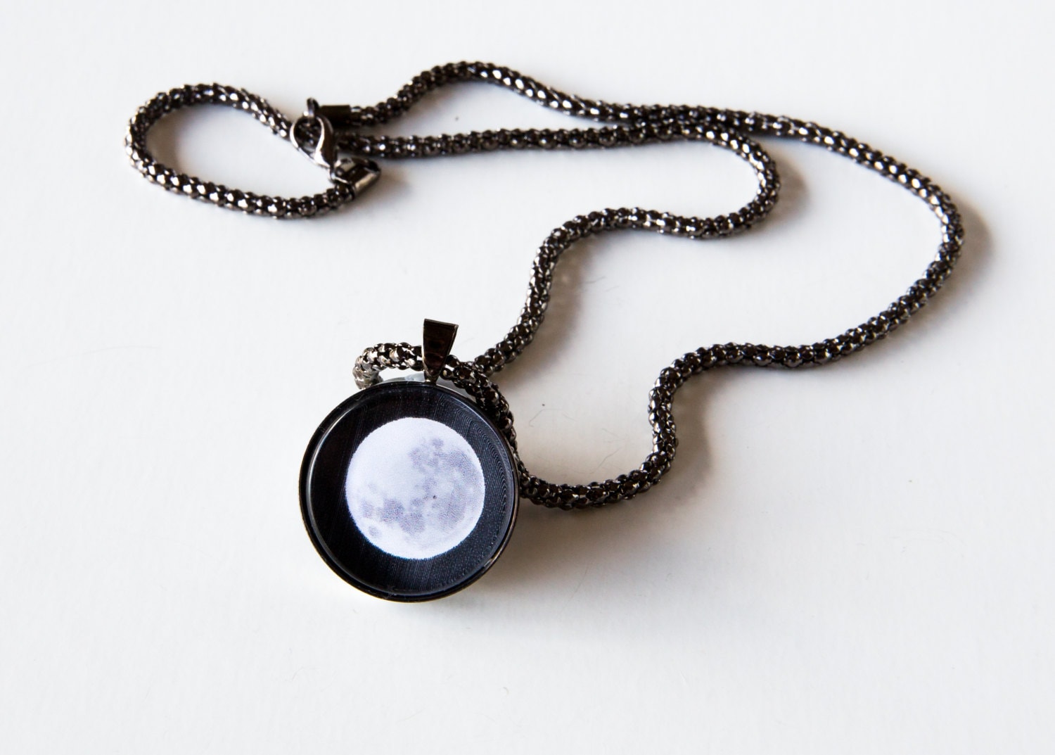 Großer Mond Anhänger Halskette, Rotguss Schwarz, Fotografie, Foto-Schmuck von BeadsMe