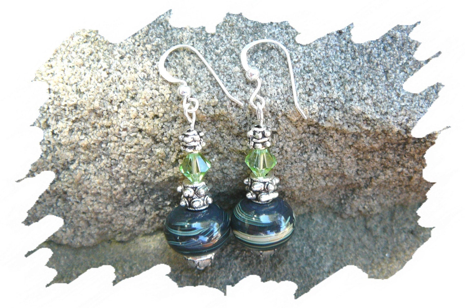 Grün Vor Neid, Lampwork Ohrringe von BeadsMe