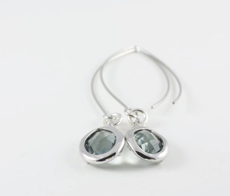 Holzkohle Teardropohrringe Mit Einem Glänzenden Silber-Ton-Rahmen von BeadsMe