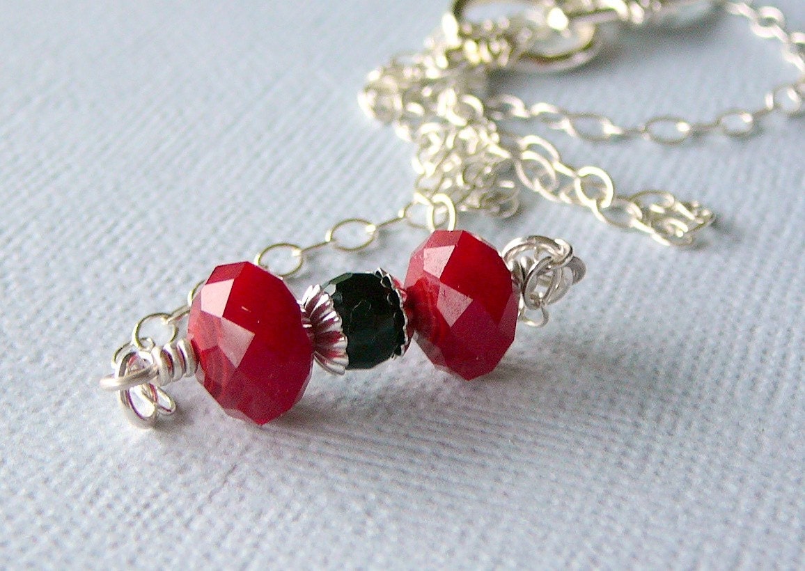 Kirsche Rot Und Schwarz Dumbell Halskette von BeadsMe