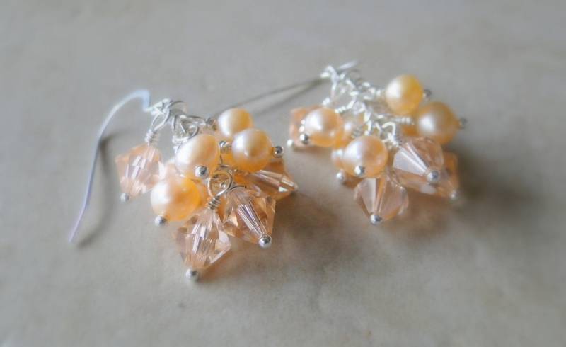 Kristall Und Süßwasser Perlen, Cluster, Versilberte Ohrringe, Pfirsich, Aprikose, Blass Tangarine, Pastell Orange von BeadsMe
