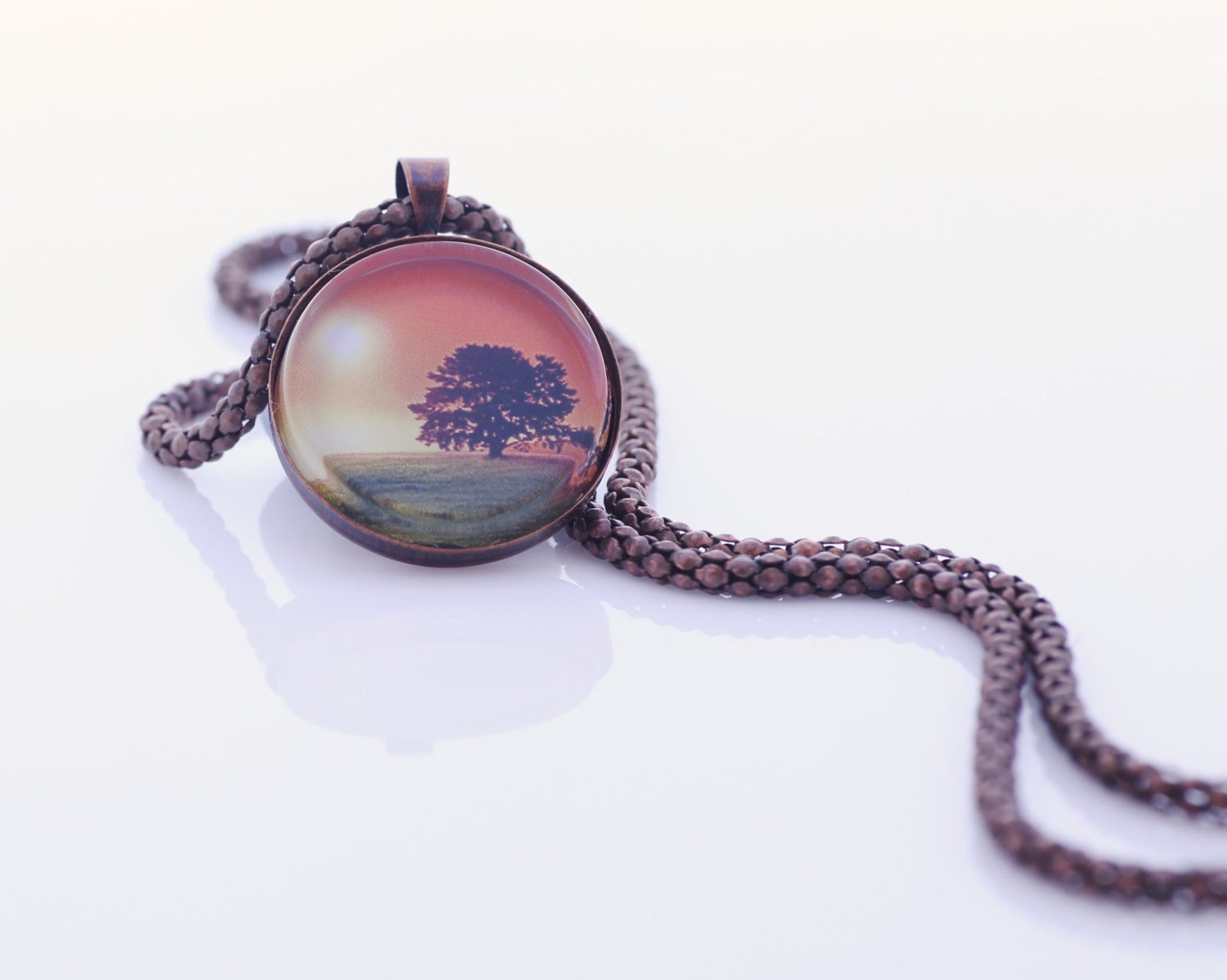Landschaft Bild Halskette, Die Alte Eiche Bei Sonnenuntergang, Vintage Kupfer, Fotografie, Foto-Schmuck von BeadsMe