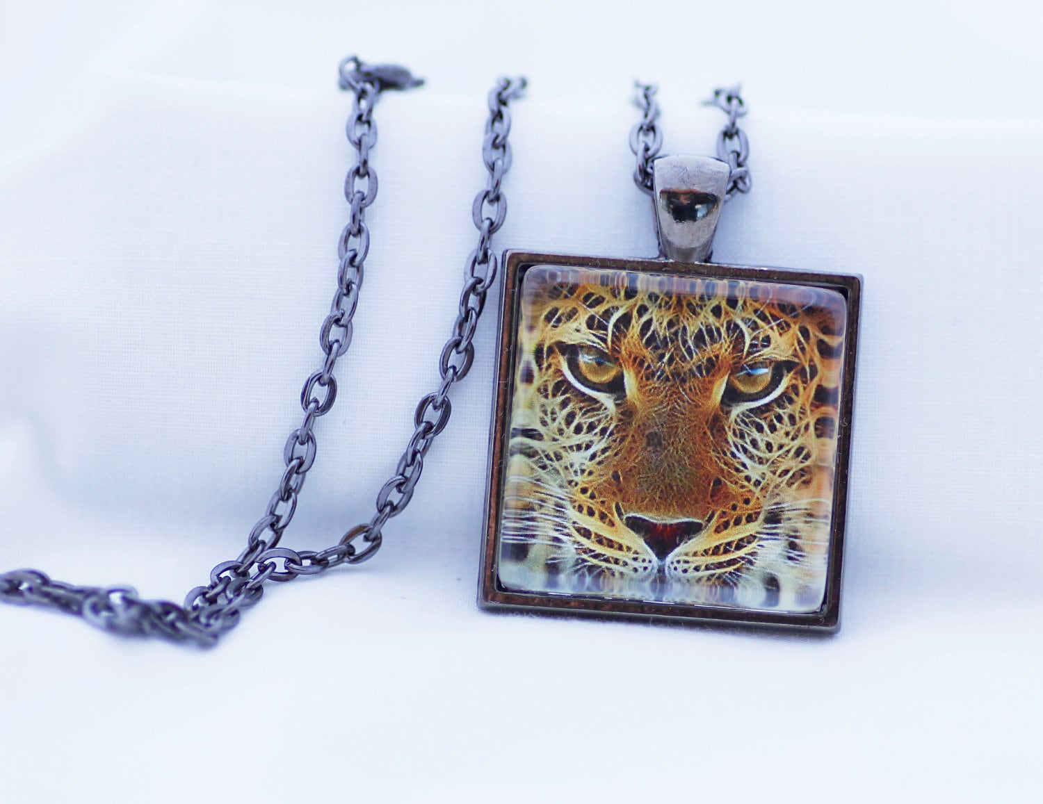 Leopard, Rotguss Schwarz, Fine Art Prints, Foto-Schmuck, Große Katze Kette von BeadsMe