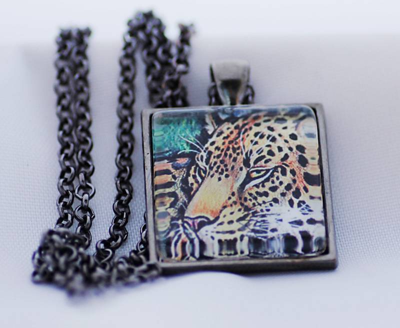 Leopard-Halskette, Rotguss Schwarz, Fine-Art Print, Foto-Schmuck von BeadsMe