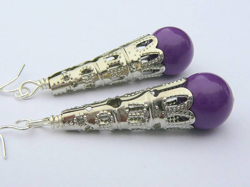 Lila Kugel Ohrringe von BeadsMe