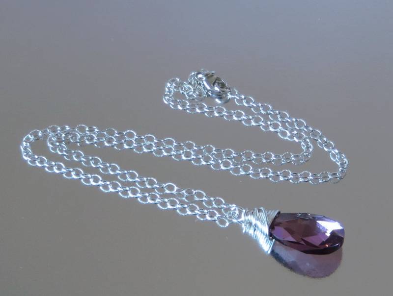 Lila Swarovski Kristall Briolette, Draht Gewickelt, Sterling Silberkette, Dunklen Kette, Grau Halskette von BeadsMe