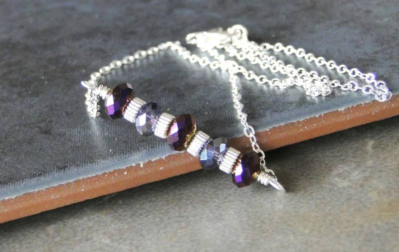 Lila Und Lila Kristalle Mit Sterling Silber Gewellte Scheiben, Halskette von BeadsMe