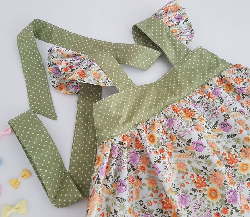 Mädchen Kleid, Blume, Handgemachte Grünes Geblümten Kleid von BeadsMe