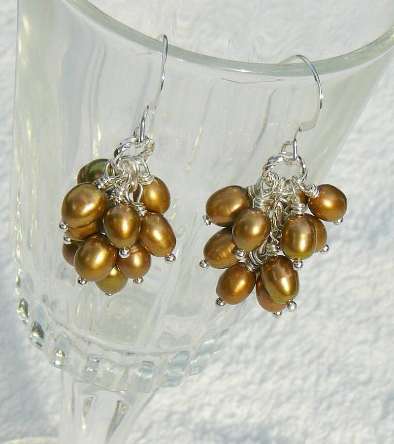 Muskatnuss Bronze Süßwasserperle Cluster Ohrringe von BeadsMe