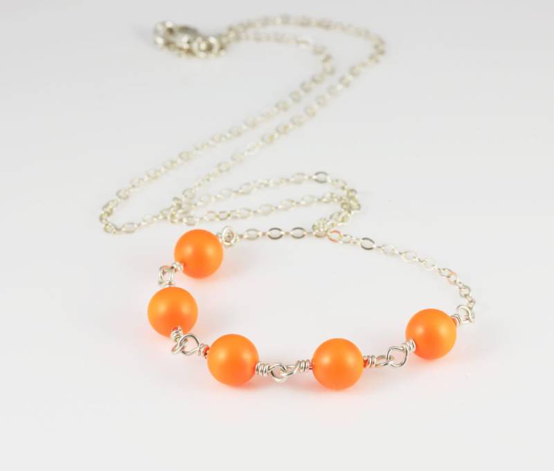 Neonfarben Orange Swarovski Perle Halskette, Draht Eingewickelt Halskette von BeadsMe