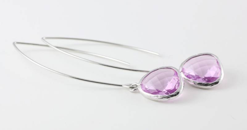 Pastell Rosa Glasohrringe, Silber Ton Umrahmt Teardropohrringe von BeadsMe