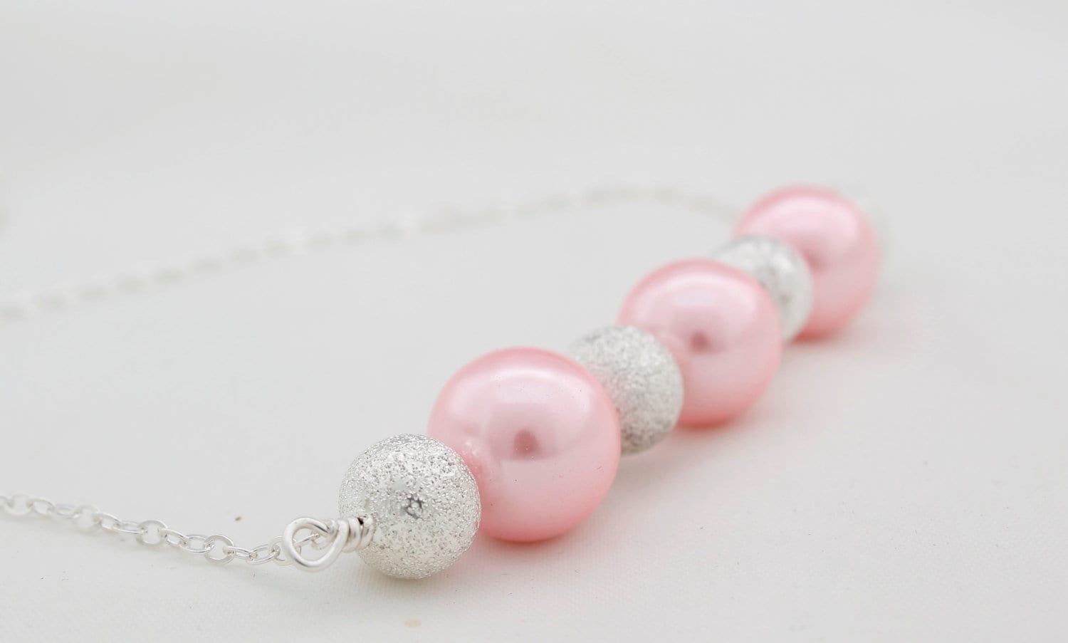 Pastell Rosa Perle Glasperlen Halskette Auf Sterling Silberdraht, An Einer Silberkette Befestigt von BeadsMe