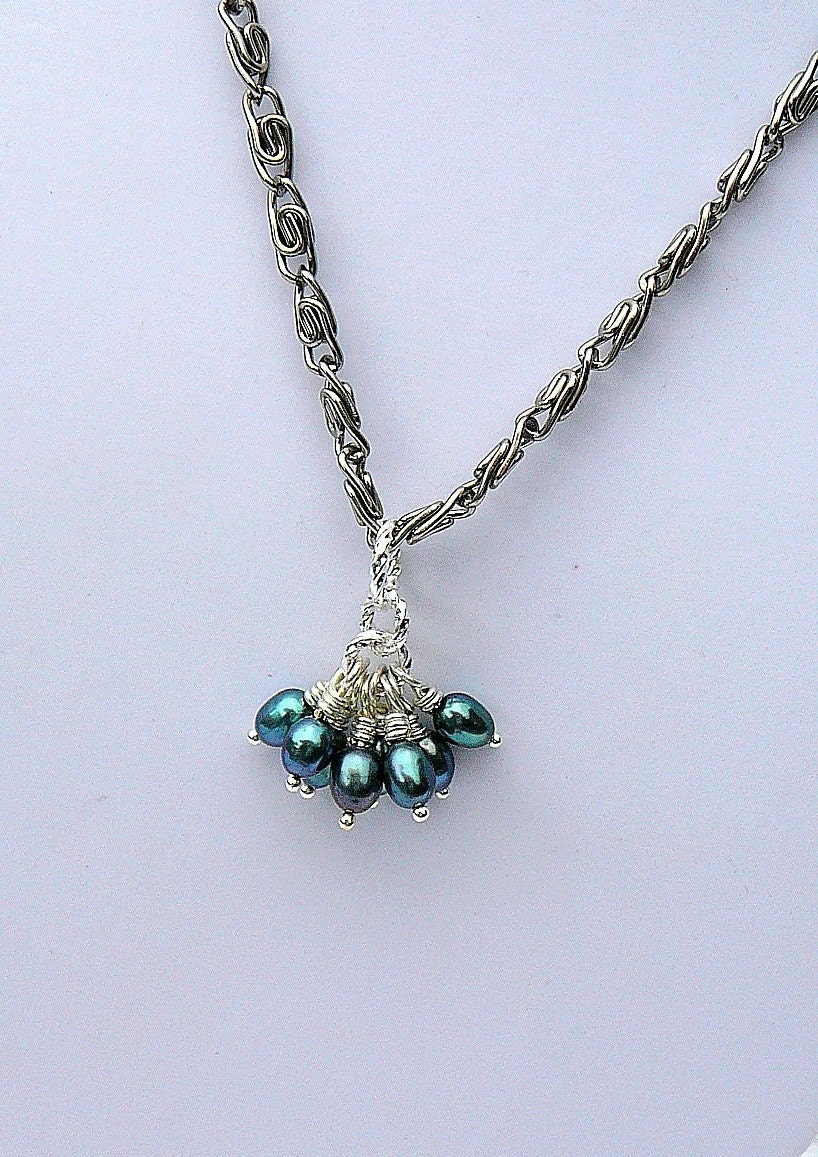 Peacock Süßwasserperlen, Cluster-Kette - Mini Mitternacht Flüstern von BeadsMe