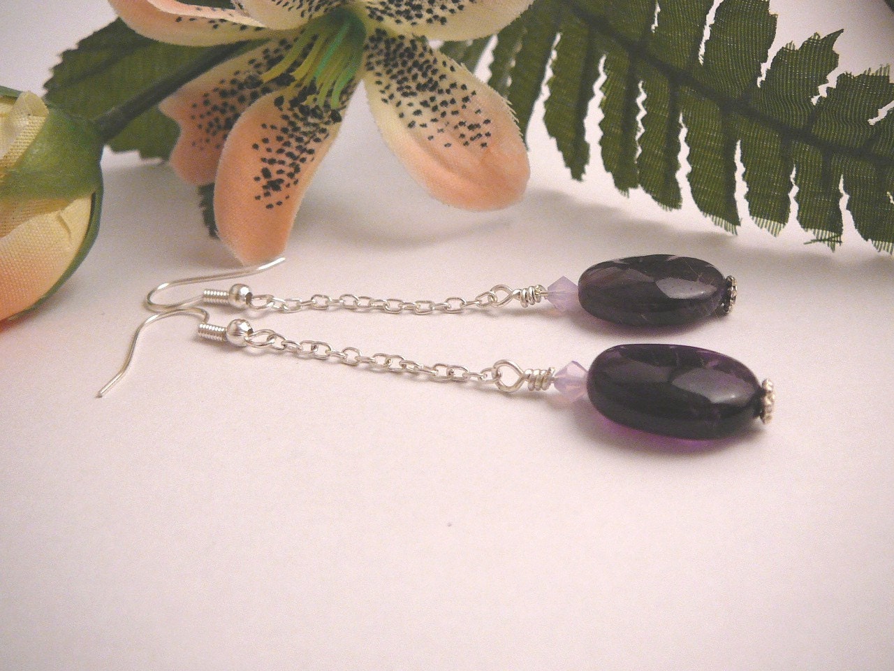 Pflaume Baumeln Ohrringe, Tief Lila von BeadsMe