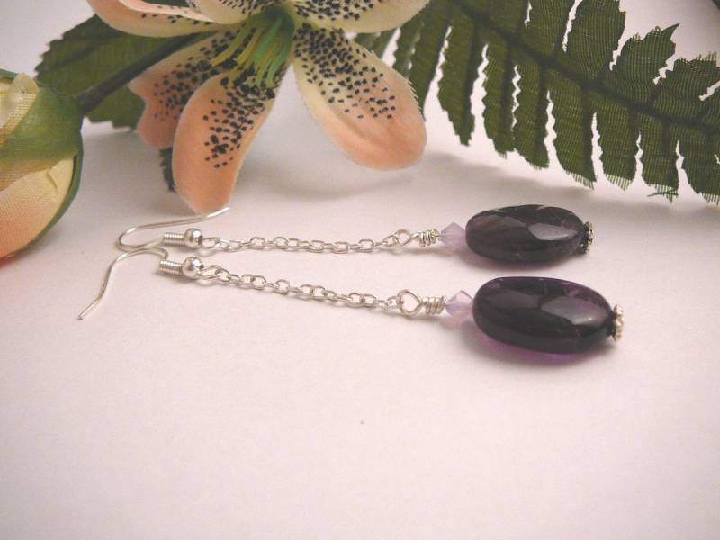 Pflaume Baumeln Ohrringe, Tief Lila von BeadsMe