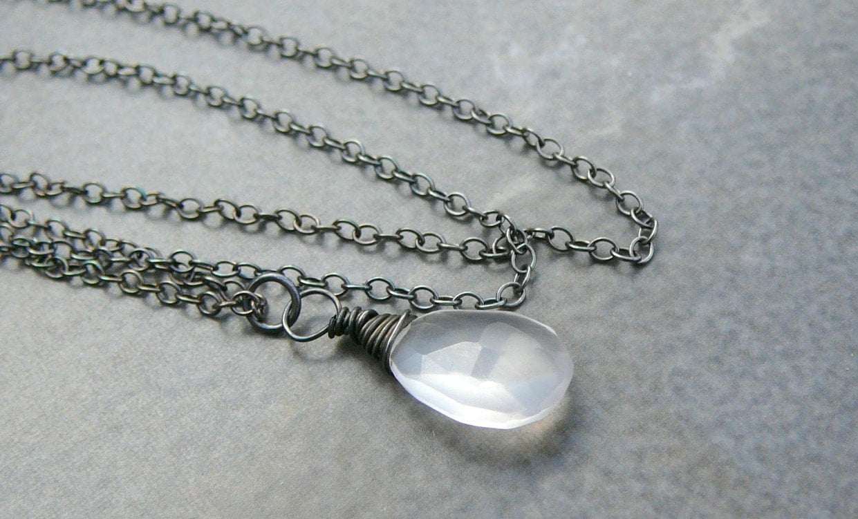 Rosenquarz-Birne-Briolette Auf A Oxidierten Sterling Silberkette von BeadsMe